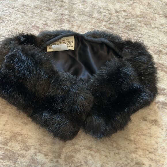 Kathleen for sweet herb, Black Faux Fur Collar - Picture 4 of 6